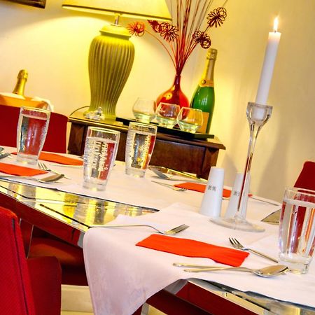 Three Storks Hotel Prague Luaran gambar A table set for a meal