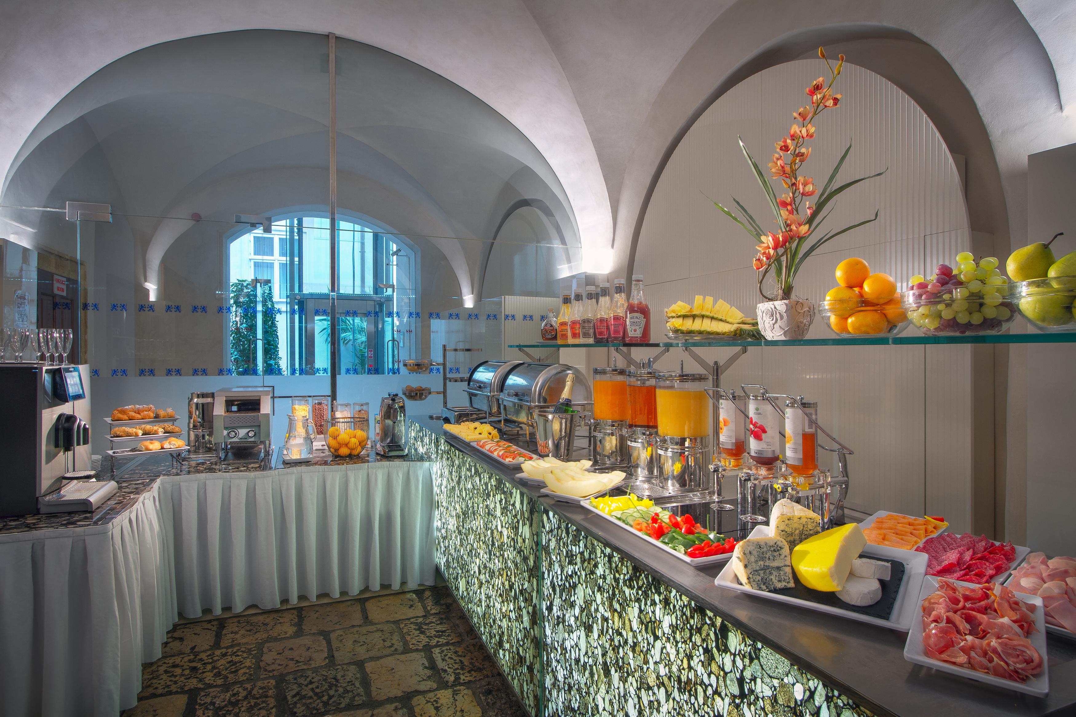 Three Storks Hotel Prague Luaran gambar A buffet at a hotel
