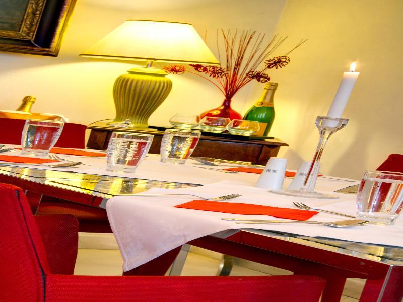 Three Storks Hotel Prague Luaran gambar A table set for dinner