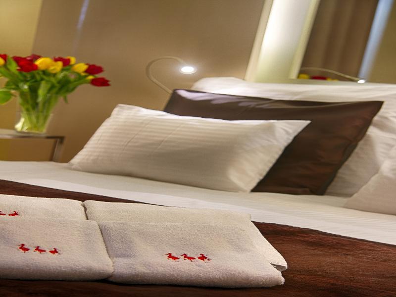 Three Storks Hotel Prague Luaran gambar A bed with towels